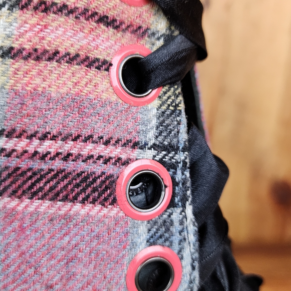 Dr. Martens Triumph - Picture 8 of 11